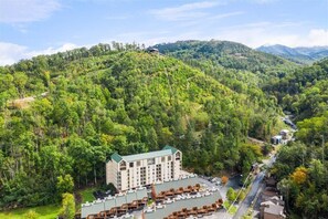 Exterior - GT502 Downtown 2 bed/2bath Condo w/Pool and Hot tub! (Gatlinburg)
