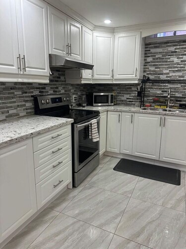 2 bedroom 2 Full Bathroom Renovated Apartment Aprox 1500 Square Feet - Modern