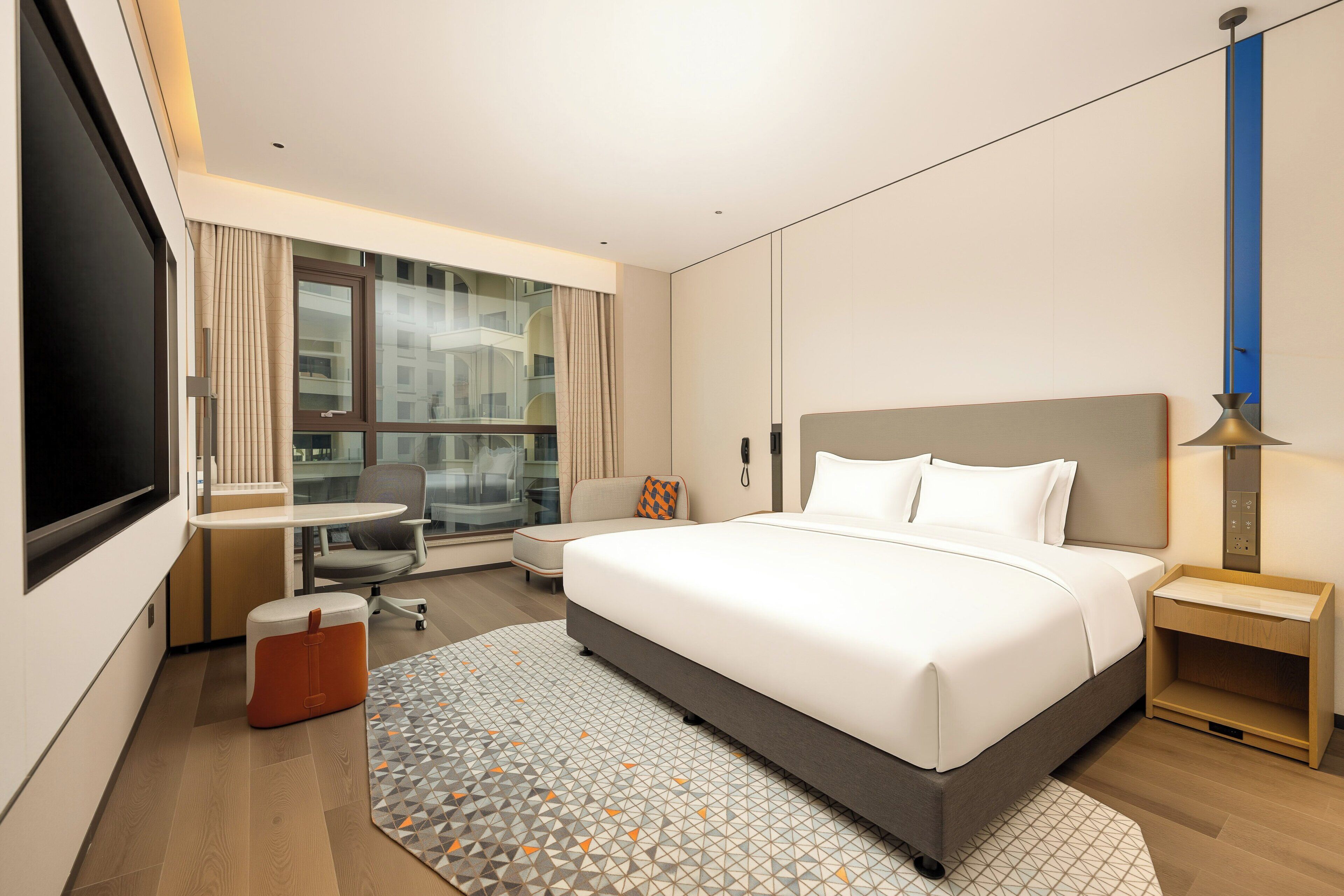 1 King Standard Accessible