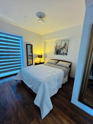 3 habitaciones, tabla de planchar con plancha, wifi y ropa de cama 