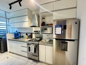 Private kitchen - Torre Panama Apart 5 minutes from downtown Trujillo! Ideal for vacations (Trujillo)