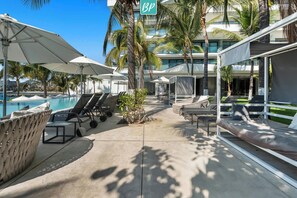 Terrace/patio - Narval: Oceanfront 2BR w Pool + Beach Access (Bucerías)