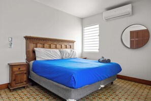 3 bedrooms, WiFi, bed sheets - Great Location | Small Groups | WiFi and AC (San Juan)