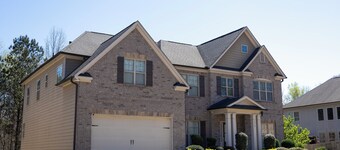 Spacious 5-bedroom house in quaint Lawrenceville, GA
