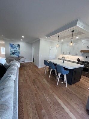 Interior - Salt Air Escape Beautiful 4-bedroom house in charming Long Branch (Long Branch)