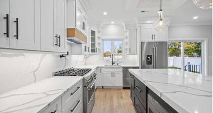 Salt Air Escape Beautiful 4-bedroom house in charming Long Branch