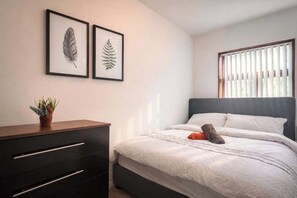 3 bedrooms, iron/ironing board, WiFi, bed sheets