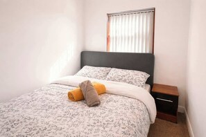 3 chambres, fer et planche à repasser, Wi-Fi, literie fournie