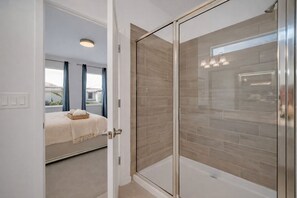 Hair dryer, towels, soap, shampoo - 10BR Resort Villa, 8 Bath, Sleeps 22, Pool, Near Disney (Kissimmee)