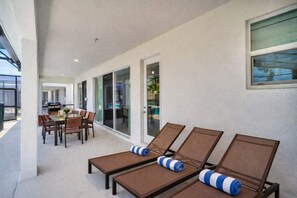 Outdoor dining - 10BR Resort Villa, 8 Bath, Sleeps 22, Pool, Near Disney (Kissimmee)