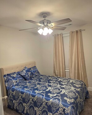 3 chambres, fer et planche à repasser, Wi-Fi gratuit, draps fournis