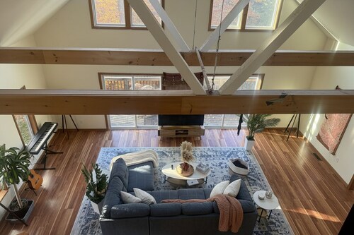 Delightful 4-bedroom Plus House in  East Chatham with Pool, Sauna and AC