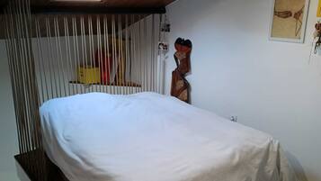 Down duvets, iron/ironing board, free WiFi, bed sheets