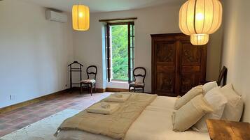 6 chambres, fer et planche à repasser, Wi-Fi, draps fournis