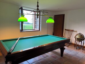 Game room - Family house 14pers, air conditioning, swimming pool and wifi (Laplume)