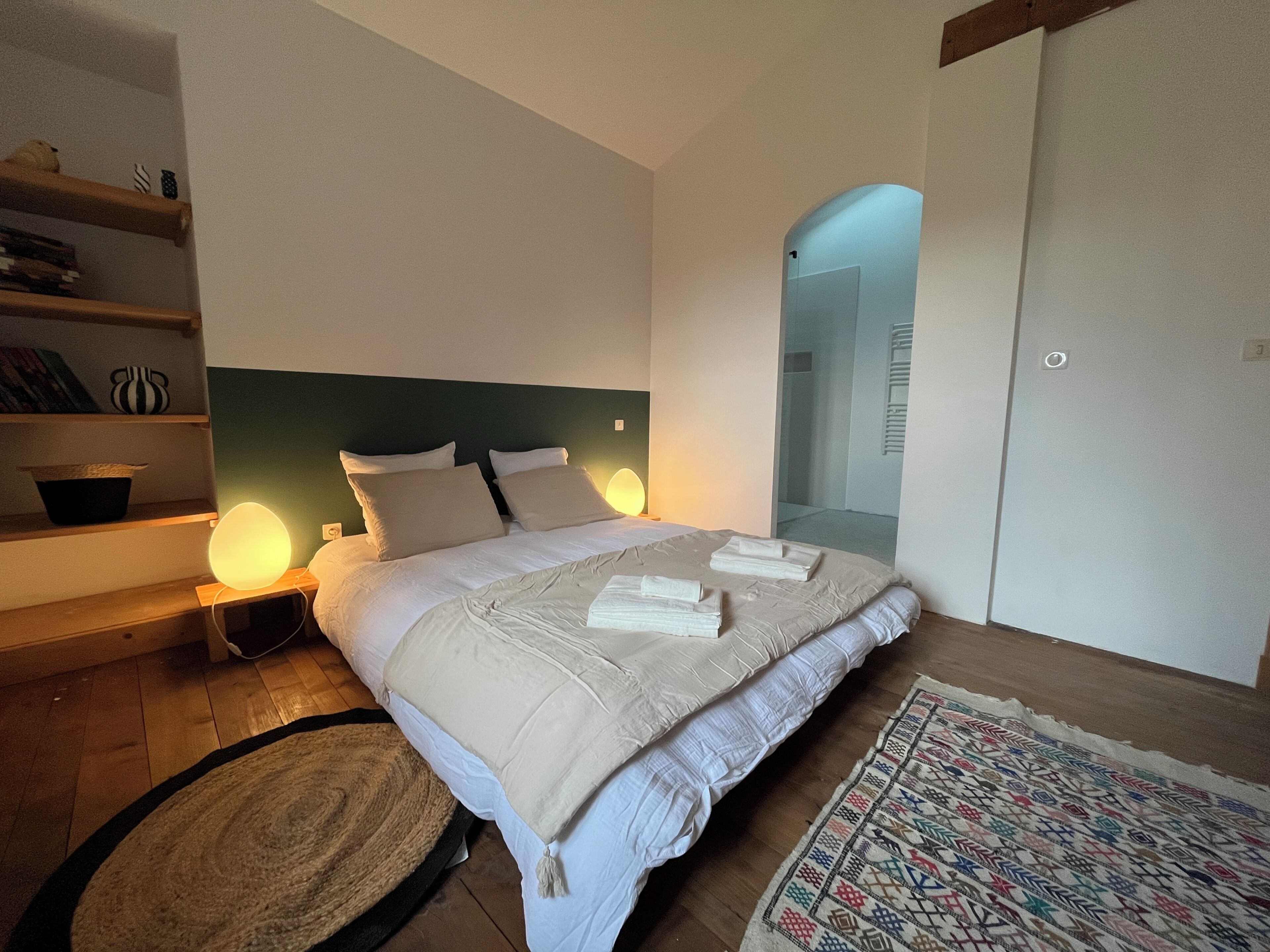 6 chambres, fer et planche à repasser, Wi-Fi, draps fournis