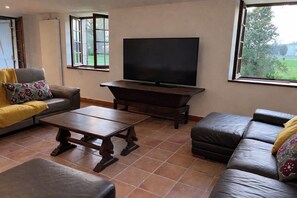 Living area - Family house 14pers, air conditioning, swimming pool and wifi (Laplume)