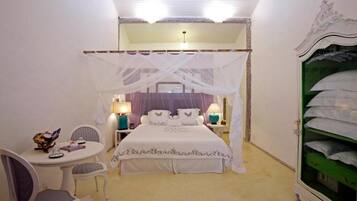 Deluxe Double or Twin Room | In-room safe, iron/ironing board, free WiFi, bed sheets