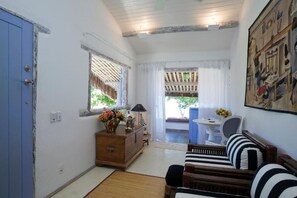 Deluxe Double Room, Sea View | Living area