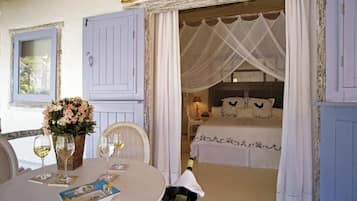 Superior Double Room | In-room safe, iron/ironing board, free WiFi, bed sheets