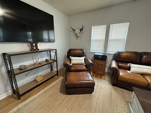 Living area - Cozy & Convenient Casper Stay (Casper)