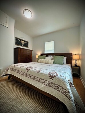 1 bedroom, internet, bed sheets - Cozy & Convenient Casper Stay (Casper)