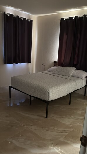 Iron/ironing board, WiFi, bed sheets - Cozy 1-bedroom apartment in a wonderful Gittens Close Rock Hall location (Six Roads)