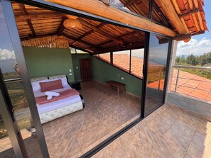 4 bedrooms, WiFi, bed sheets, wheelchair access - Hospedaje Villa Flor, ideal for families (Barichara)