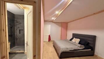 4 bedrooms, free WiFi, bed sheets
