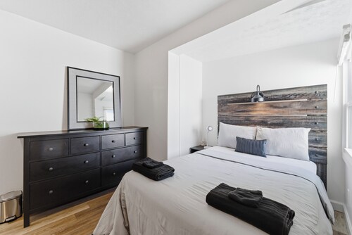 Spacious 2BR Lounge Near Downtown Atlanta & Airport Free Parking + W/D