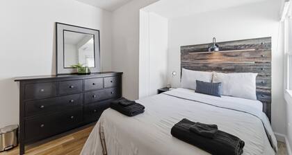 Spacious 2BR Lounge Near Downtown Atlanta & Airport Free Parking + W/D