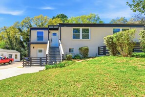 Exterior - Comfortable& Spacious 2BR Near Downtown Atlanta & Airport Free Parking + W/D (Atlanta)