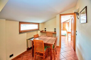 House | Dining - Roman Base Near Marco Simone (Rome)
