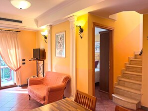 House | Dining - Roman Base Near Marco Simone (Rome)