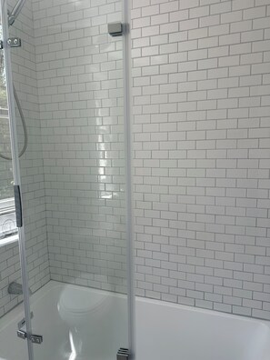 Hair dryer, towels, soap, toilet paper - 4 bdrm/2 ba  house in West Falmouth, 1 mi to Old Silver Beach (Falmouth)