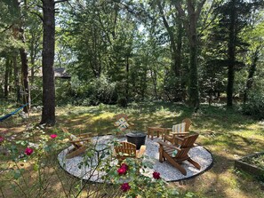 Property grounds - 4 bdrm/2 ba  house in West Falmouth, 1 mi to Old Silver Beach (Falmouth)