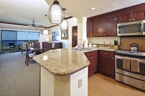 Private kitchen - Studio Ko Olina Beachfront Resort & Spa Kapolei! (Kapolei)