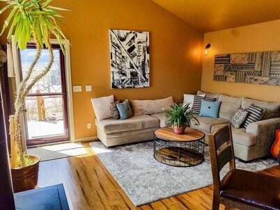 Modern one-bedroom house in peaceful Silver Cliff Colorado. Amazing views!