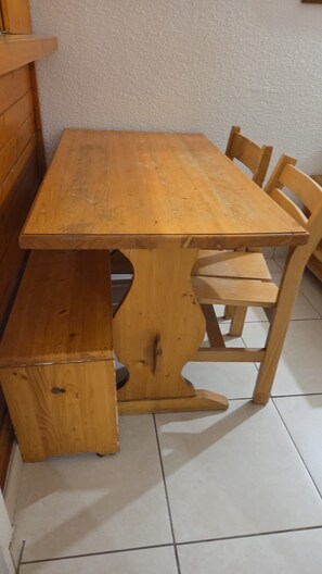 A wooden dining table with a bench, surrounded by chairs. - Val Claret - Rond Point Des Pistes  (Tignes)