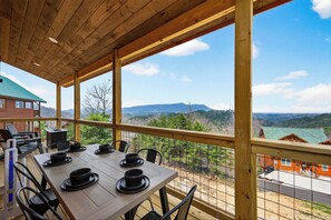 Outdoor dining - New Cabin! Views, Hot-tub, Indoor Heated Pool, Arcade Games Near Pigeon Forge (Sevierville)