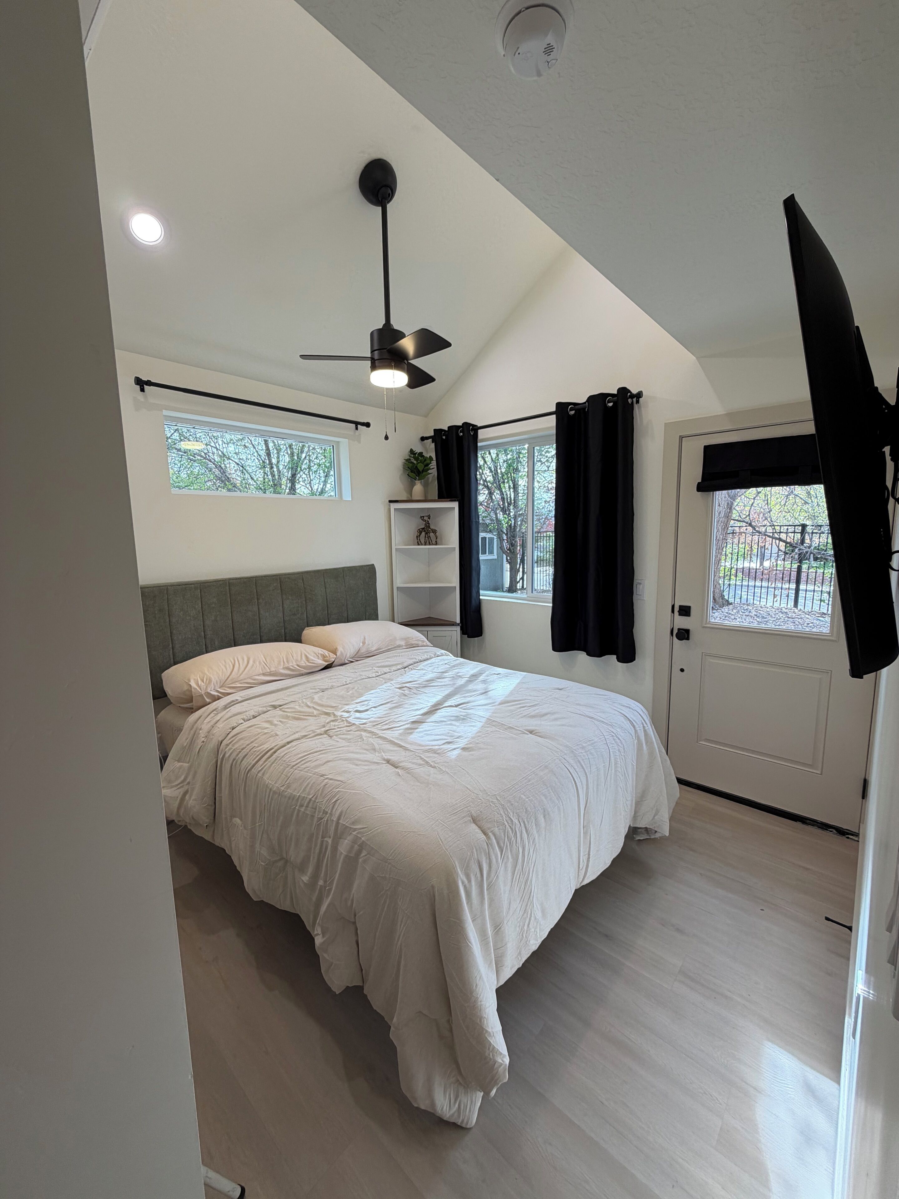 3 bedrooms, desk, free WiFi, bed sheets