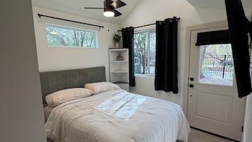 3 bedrooms, desk, free WiFi, bed sheets