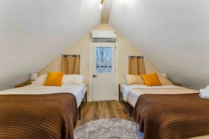 Iron/ironing board, WiFi, bed sheets - Relaxing Retreat W/ Hot Tub Near Pocono Mountains (Blakeslee)