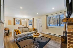 Living area - Relaxing Retreat W/ Hot Tub Near Pocono Mountains (Blakeslee)