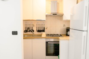 Private kitchen - Levante Eight sea view apartment (Bari)