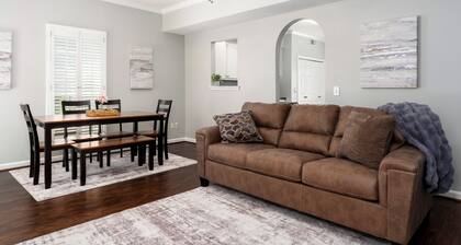 Family Retreat with King/Queen Beds open concept