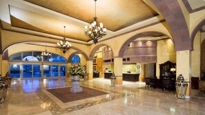 Lobby - Beachfront Cabo Escape at Villa del Arco with Pools, Spa & Walkable Location (Cabo San Lucas)