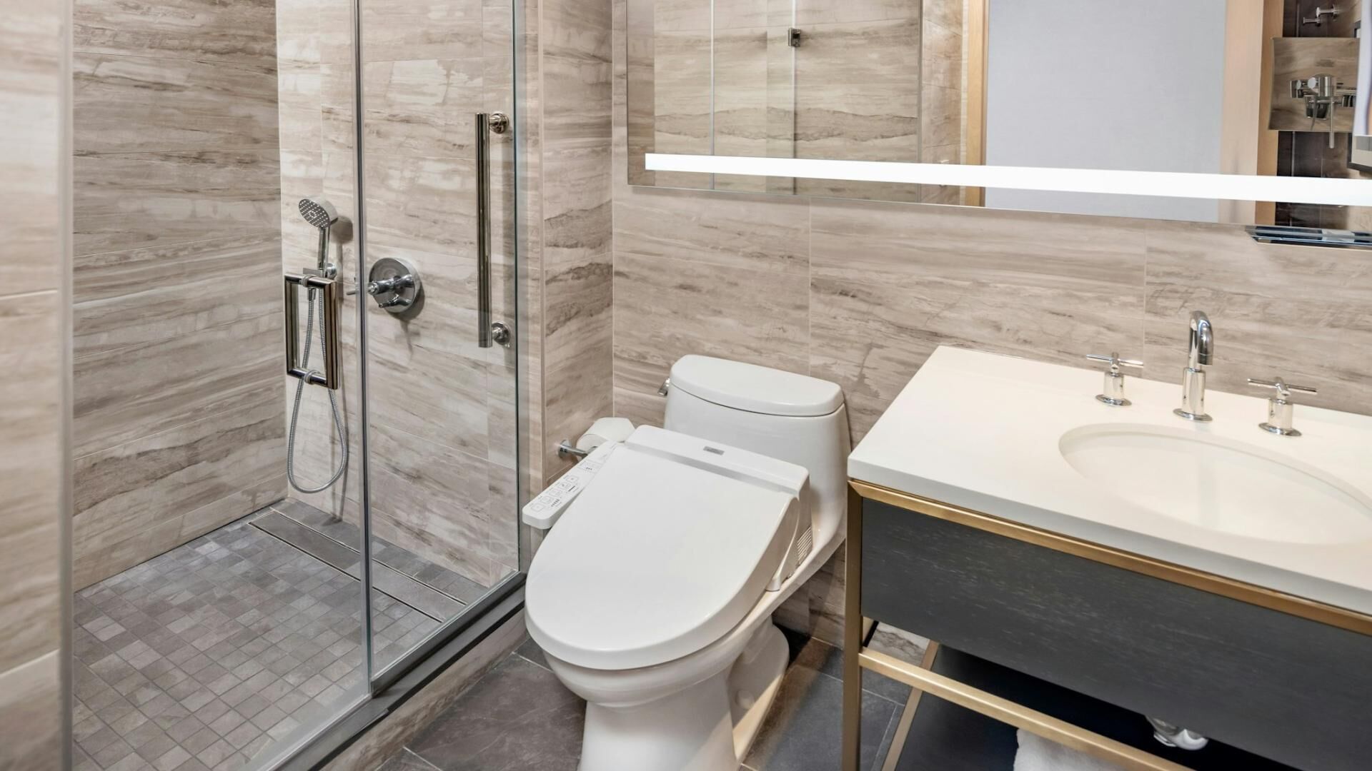 Douche, serviettes fournies