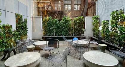 Luxury NYC Stay Near 5th Ave, Central Park & Rockefeller Center Studio Premier