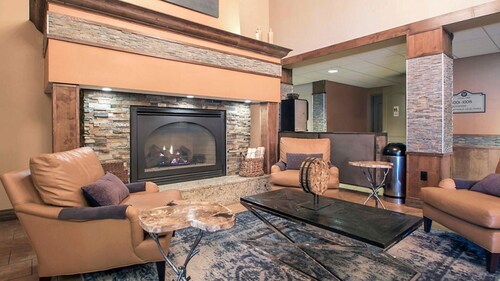 Wisconsin Dells Family Stay with Water Park Access & Spacious 2BR Suite